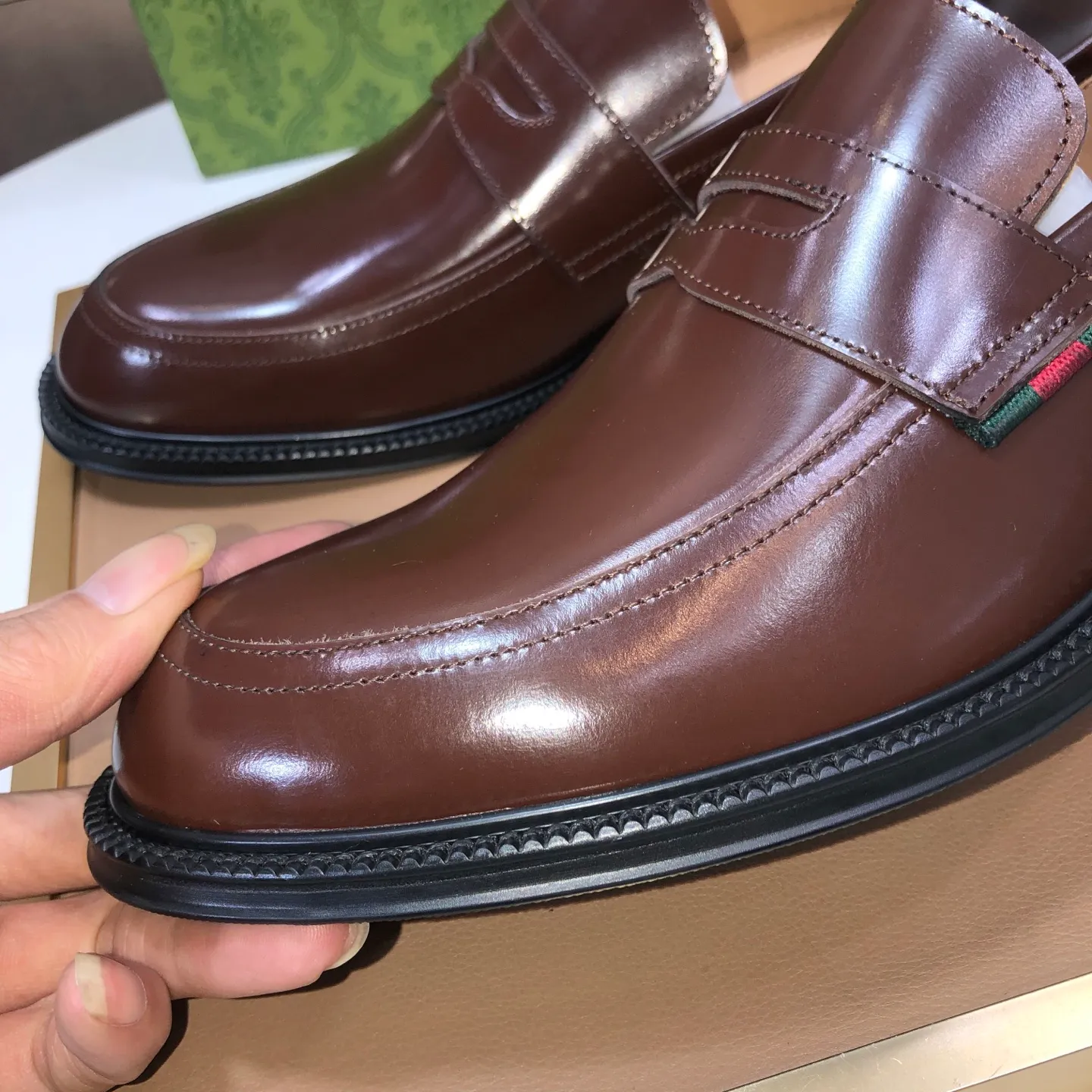 Factory batch 500💰Italy’s top luxury men’s shoe giant (GUCCI) (Gucci) (full cowhide lining) new arrival🍃Original European style🔰 Pleasant to the eye😍In order to make the shoes more durable and non-deformable🌀The production continues to follow traditional methods but there is still no lack of innovation💪The original sheepskin is selected for the leather♻️Smooth, natural and extra bright⭐Made of imported cowhide The rich man’s first choice 38-45 (45 customized)